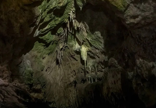 A Caverna Prometheus (também chamada Caverna Kumistavi) perto de Tskaltubo na região de Imereti, Geórgia — Fotografia de Stock