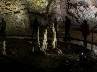 Gürcistan 'ın Imereti bölgesinde yer alan Tskaltubo yakınlarındaki Prometheus Mağarası (Kumistavi Mağarası)