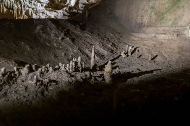 Gürcistan 'ın Imereti bölgesinde yer alan Tskaltubo yakınlarındaki Prometheus Mağarası (Kumistavi Mağarası)