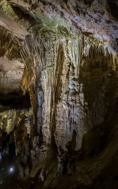 Gürcistan 'ın Imereti bölgesinde yer alan Tskaltubo yakınlarındaki Prometheus Mağarası (Kumistavi Mağarası)