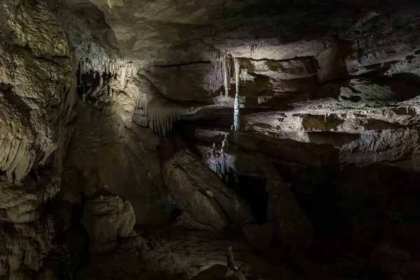 La Cueva Prometeo (también Cueva Kumistavi) cerca de Tskaltubo en la región de Imereti, Georgia —  Fotos de Stock