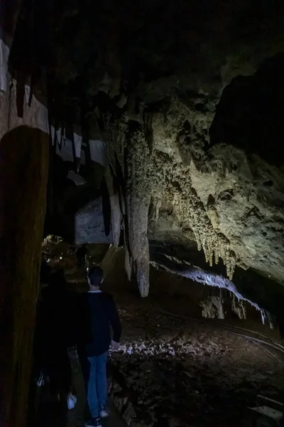 La Cueva Prometeo (también Cueva Kumistavi) cerca de Tskaltubo en la región de Imereti, Georgia —  Fotos de Stock