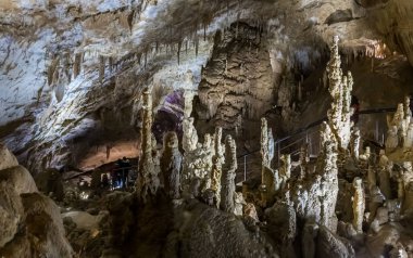 Gürcistan 'ın Imereti bölgesinde yer alan Tskaltubo yakınlarındaki Prometheus Mağarası (Kumistavi Mağarası)