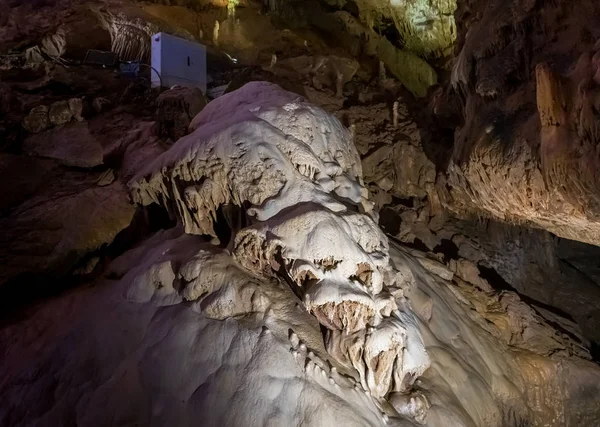 Die Prometheus-Höhle (auch Kumistavi-Höhle) in der Nähe von Tkaltubo in der Region Imereti, Georgien — Stockfoto