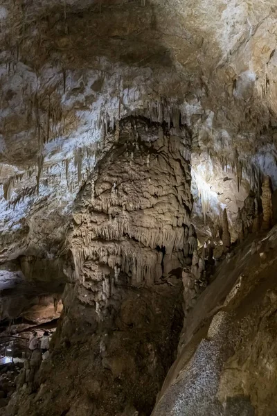 La Cueva Prometeo (también Cueva Kumistavi) cerca de Tskaltubo en la región de Imereti, Georgia —  Fotos de Stock