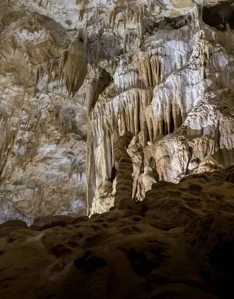 格鲁吉亚Imereti地区纳萨尔图博附近的Prometheus洞穴（也是Kumistavi洞穴） — 图库照片