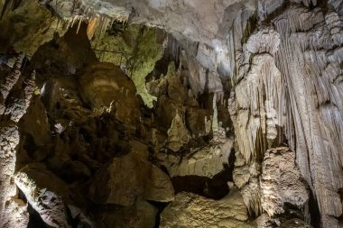 Gürcistan 'ın Imereti bölgesinde yer alan Tskaltubo yakınlarındaki Prometheus Mağarası (Kumistavi Mağarası)