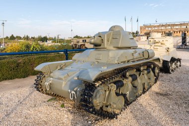 Renault R35 tankı Latrun, İsrail 'deki Zırhlı Kolordu Müzesi' nin yakınındaki Anıt Alanda.