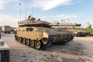 Merkava Mk4 tankı İsrail 'in Latrun kentindeki Zırhlı Kolordu Müzesi' nin yakınındaki Anıt Alanı 'nda.
