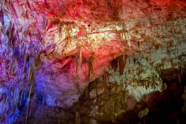Gürcistan 'ın Imereti bölgesinde yer alan Tskaltubo yakınlarındaki Prometheus Mağarası (Kumistavi Mağarası)