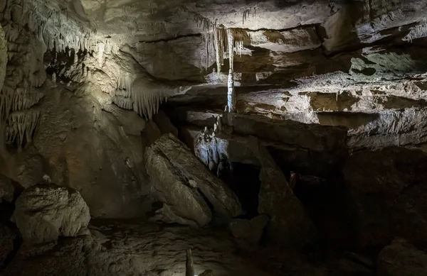 La Cueva Prometeo (también Cueva Kumistavi) cerca de Tskaltubo en la región de Imereti, Georgia —  Fotos de Stock