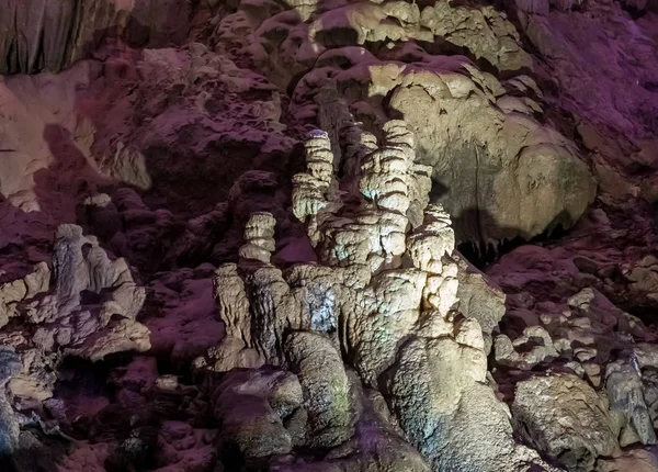 Jaskinia Prometeusza (także Jaskinia Kumistavi) niedaleko Tskaltubo w rejonie Imereti, Gruzja — Zdjęcie stockowe