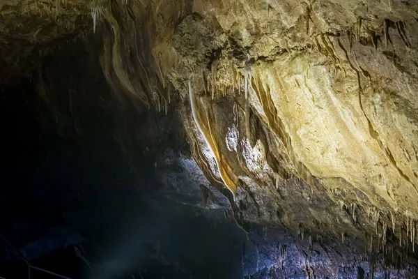 La grotte Prometheus (également grotte Kumistavi) près de Tskaltubo dans la région d'Imereti, en Géorgie — Photo