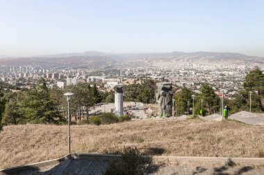 Gürcistan 'daki Tiflis şehrine yapılan anıtın görüntüsü