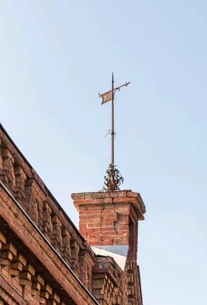 Antique iron weather vane attached to the roof of an old building on the Narikhala Hill in Tbilisi city in Georgia — 스톡 사진