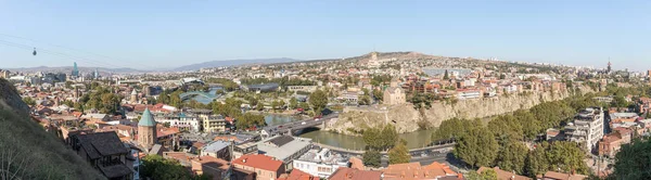 Vista panorámica desde la colina de Narikhala hasta la ciudad de Tiflis en Georgia —  Fotos de Stock