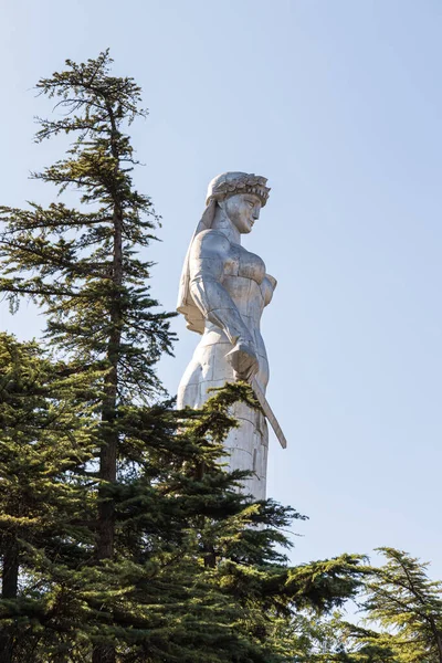 Monumento Madre della Georgia Madre Kartli è stata costruita sulla cima della collina Sololaksky in onore del 1500 anniversario di Tbilisi — Foto Stock