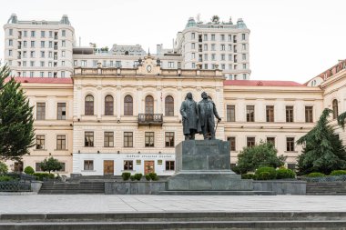 Gürcistan 'ın Tiflis kentindeki Shota Rustaveli Caddesi' ndeki Tiflis Birinci Devlet Okulu.