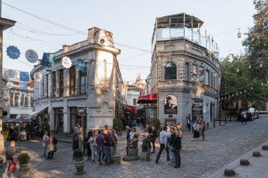Gürcistan 'ın Tiflis şehrinin turistik kesimindeki eski binalar