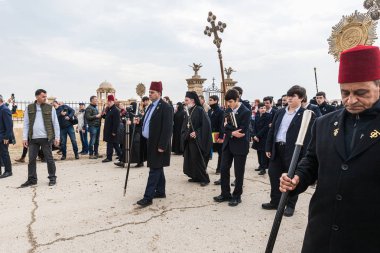 İsrail 'deki Jericho yakınlarındaki Ürdün Nehri üzerindeki İsa Mesih' in Vaftiz Alanında Epifanius 'un onuruna düzenlenen tören alayı.