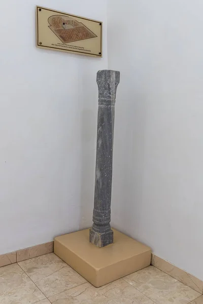 The Altar table leg from the Church at Khirbet Beit Sila - exhibit of the Museum of the Good Samaritan near Jerusalem in Israel — 스톡 사진