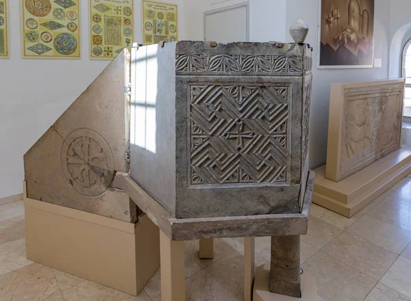 Экспонаты на выставке Музея Доброго Самаритянина возле Иерусалима в Израиле — стоковое фото