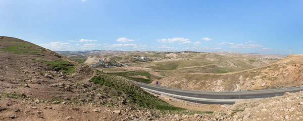 Vista panorámica de las colinas de Samaria con aldeas y Jerusalén visibles en la distancia en Israel —  Fotos de Stock