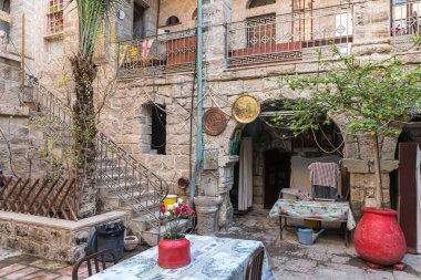 Gerasim Ürdün Manastırı 'nın avlusu Deir Hijleh İsrail' in Jericho kentinin yakınlarındaki Judean çölünde.