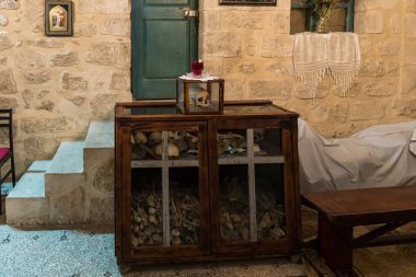 İsrail 'in Jericho kenti yakınlarındaki Yahudi Çölü' nde Gerasim Ürdün manastırı Deir Hijleh 'in içi.
