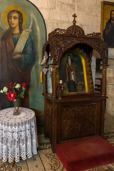 O interior do mosteiro de Gerasim Jordanian - Deir Hijleh - no deserto da Judéia, perto da cidade de Jericó, em Israel — Fotografia de Stock
