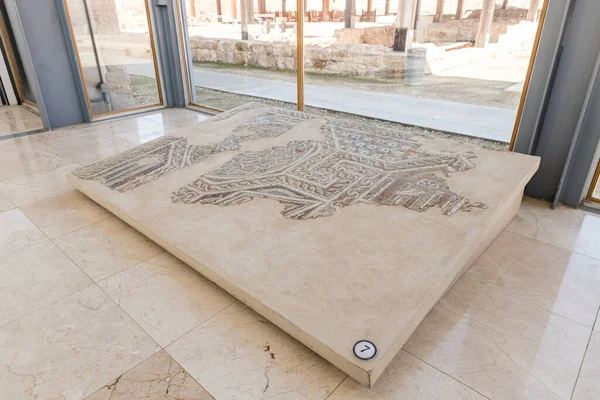Mosaico segmento do chão da Sinagoga Samaritana em Khirbet Samara - exposição do Museu do Bom Samaritano perto de Jerusalém, em Israel — Fotografia de Stock