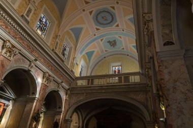 Tel Aviv-Yafo, İsrail, 01 Şubat 2020: Kedumim Meydanı 'ndaki Aziz Peter Kilisesi' nin içi - İsrail 'deki eski Yafo' daki Kikar Kedumim