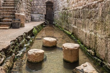 Kudüs, İsrail, 29 Şubat 2020: Silwan 'daki Siloam Havuzu, İsrail' deki Arap banliyösü