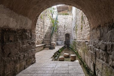 Kudüs, İsrail, 29 Şubat 2020: Silwan 'daki Siloam Havuzu, İsrail' deki Arap banliyösü