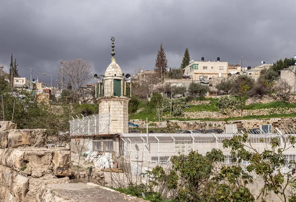 イスラエル エルサレム2020年2月29日イスラエル エルサレム郊外のアラブ シルワンにあるシルワン モスクの近くに立つ — ストック写真