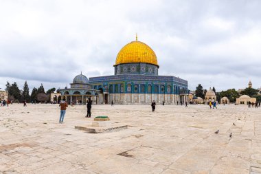 Kudüs, İsrail, 3 Mart 2020: Kubbe of the Chain ve Kubbe of the Rock camii İsrail 'in Eski Kudüs kasabasındaki Tapınak Tepesi' nde