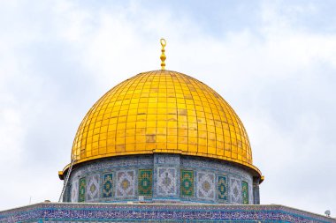Kudüs, İsrail, 3 Mart 2020: İsrail 'in Kudüs kentindeki Tapınak Dağı' ndaki Kaya Camii Kubbesi 'nin prezervatifi