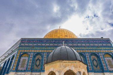 Kudüs, İsrail, 3 Mart 2020: Peygamberin Kubbesi ve İsrail 'in Kudüs kentindeki Tapınak Dağı' ndaki Kaya Camii