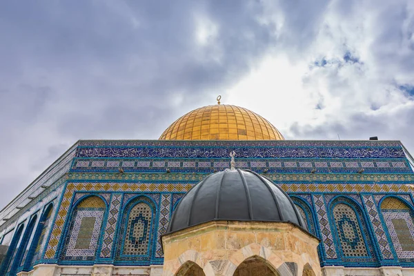 エルサレム イスラエル 2020年3月3日 預言者のドームとイスラエルの旧市街エルサレムの神殿の丘の上の岩のモスク — ストック写真