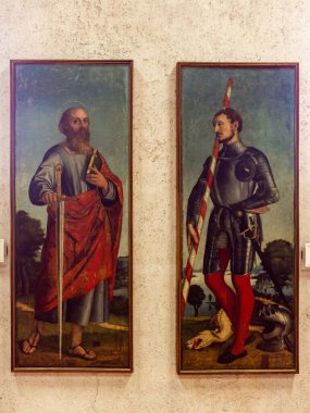 Verona, İtalya - 26 Eylül 2015: İtalya 'nın Verona kentindeki Castelvecchio Castello Scaligero kalesinin Castelvecchio Müzesi' ndeki sergide Aziz Paul ve Aziz George 'un resmedilmesi.