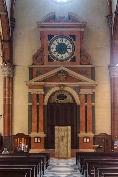 意大利维罗纳 2015年9月26日 意大利维罗纳的圣母玛利亚大教堂内部 — 图库照片