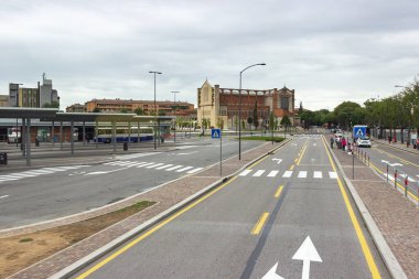 Verona, İtalya, 27 Eylül 2015: İtalya 'daki merkez otobüs durağı yakınlarındaki Verona şehir mimarisi.