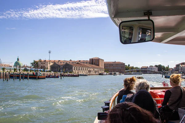 Venice Italy September 2015 Tourists Swim River Canal Taxi Explore — Stock Photo, Image