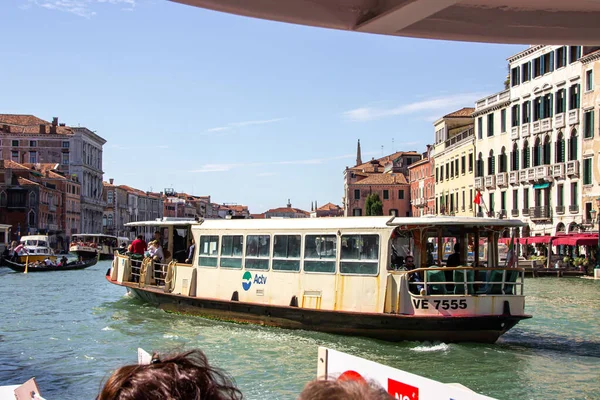 Venice Italy September 2015 Tourists Swim River Canal Taxi Explore — Stock Photo, Image