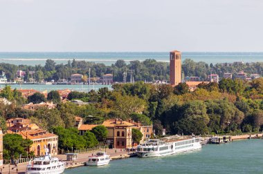 Venedik, İtalya - 28 Eylül 2015: Eski Venedik kasabası. İtalya, Verona 'daki çan kulesinden manzara
