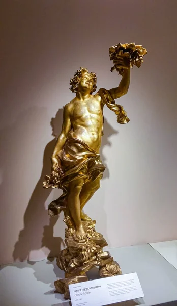 ミラノ イタリア 2015年9月29日 この展覧会 17世紀の金色のキャンドルホルダー スフォルツェスコ城の博物館 イタリア ミラノのCastello Sforzesco — ストック写真