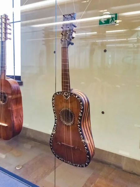 2015 Milan Italy 2015 Medieval Stringed Instrument Guitars Exhibition Museum — 스톡 사진