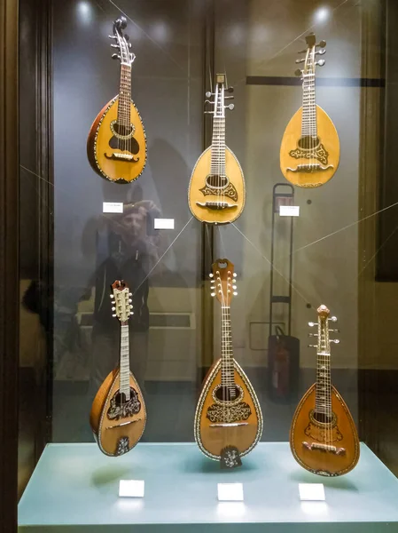ミラノ イタリア 2015年9月29日 中世の弦楽器 マンドリン イタリア ミラノのSforzesco城 Castello Sforzescoの博物館で展示 — ストック写真