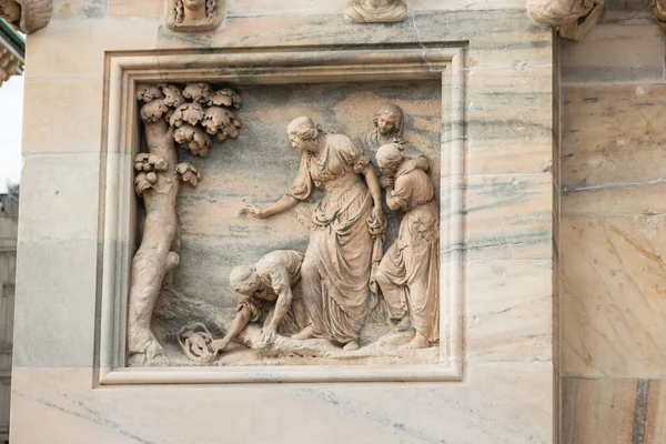 Milano Settembre 2015 Bassorilievo Decorativo Pietra Raffigurante Tema Biblico Sulla — Foto Stock