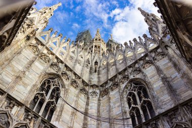 Milan, İtalya, 29 Eylül 2015: Milano Katedrali - Duomo di Milano. Duomo 'nun çatısından bak. İtalya